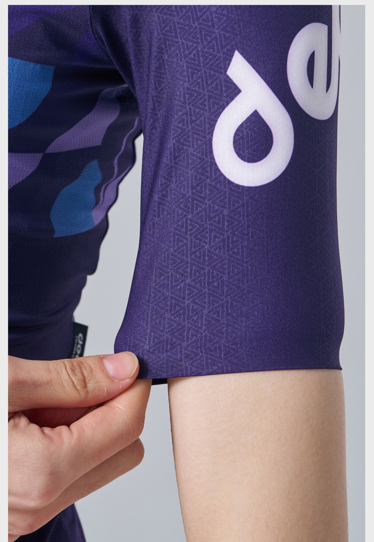 Race-Fit Full-Zip Cycling Jersey with Divided Rear Pockets — product story image 18 of 23