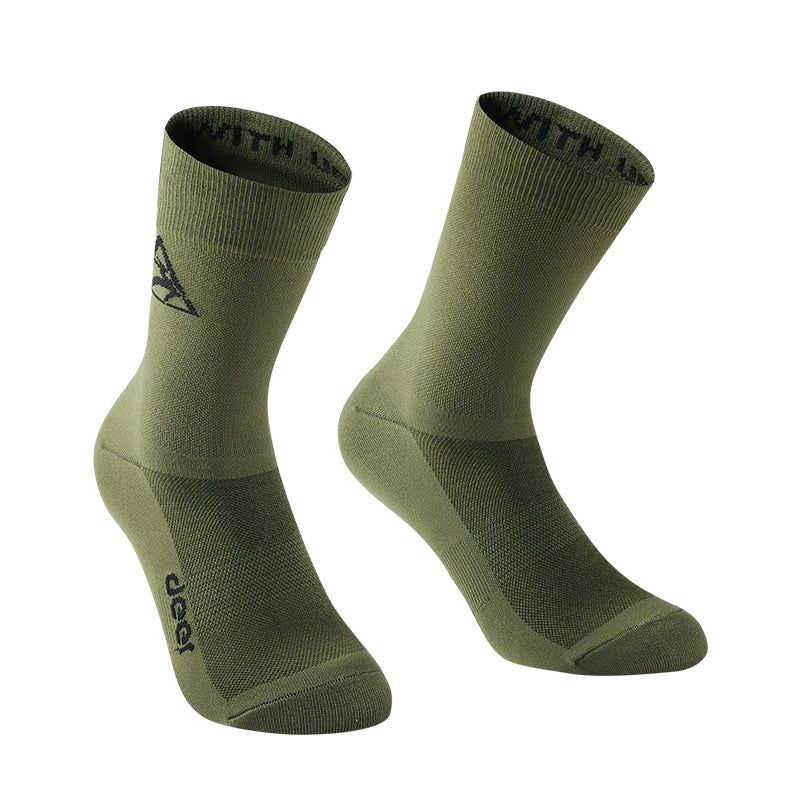 Treading Waves 200-Stitch Breathable Mid-Length Cycling Socks — product story image 06 of 30